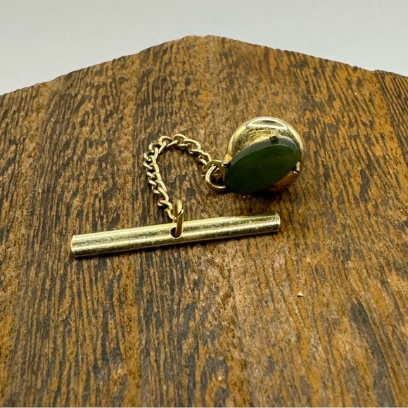 Vintage MCM jadeite oval stone  gold tone tie tack pin - Picture 6 of 6